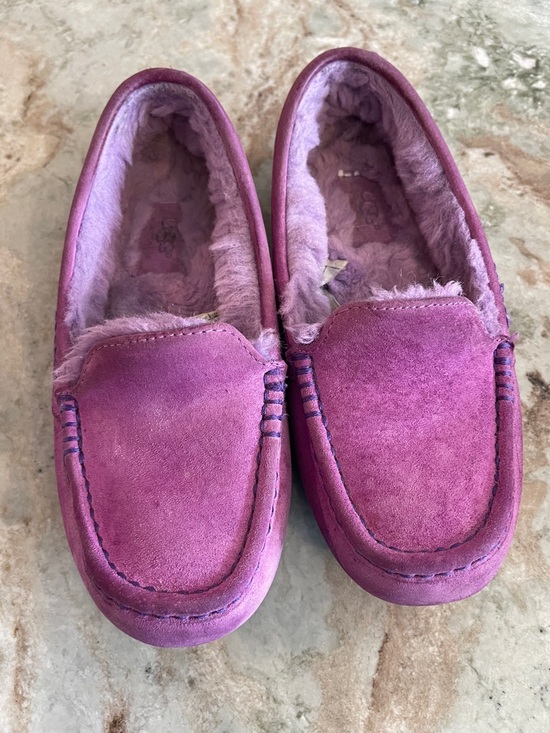 UGG Slippers - Picture 2 of 6